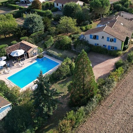 Les Pierres Blanches Bed and Breakfast Bonneuil-Matours Εξωτερικό φωτογραφία