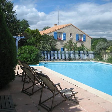 Les Pierres Blanches Bed and Breakfast Bonneuil-Matours Εξωτερικό φωτογραφία