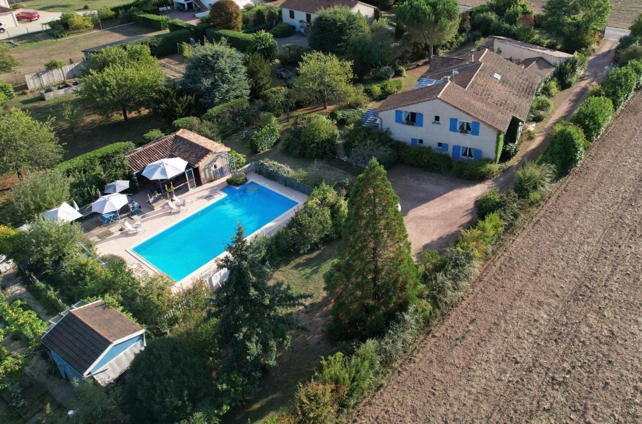 Les Pierres Blanches Bed and Breakfast Bonneuil-Matours Εξωτερικό φωτογραφία