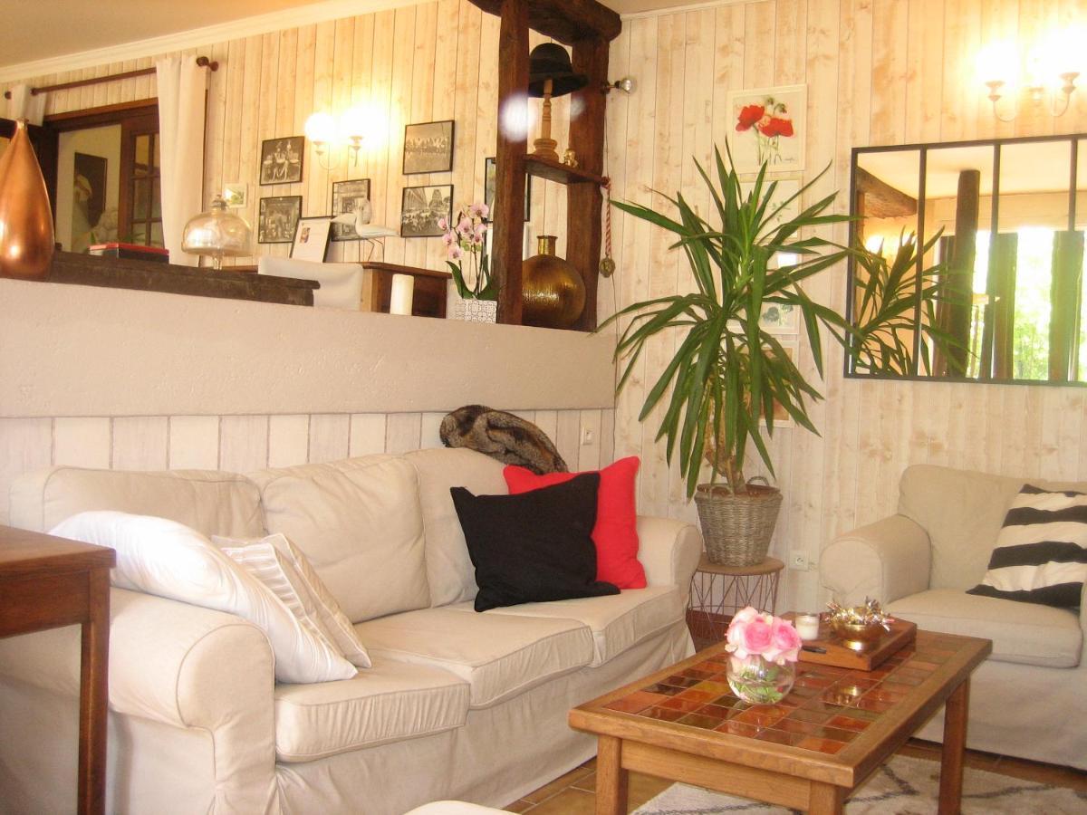 Les Pierres Blanches Bed and Breakfast Bonneuil-Matours Εξωτερικό φωτογραφία