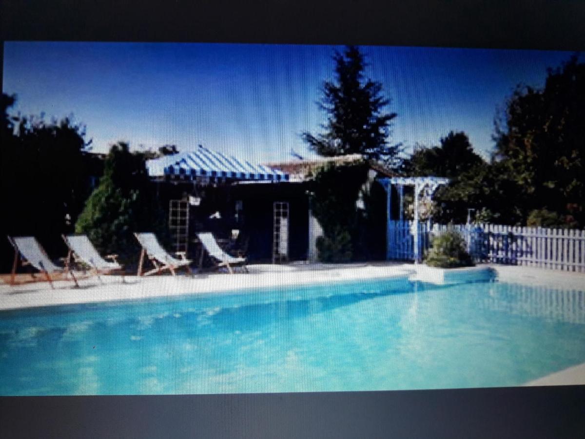 Les Pierres Blanches Bed and Breakfast Bonneuil-Matours Εξωτερικό φωτογραφία