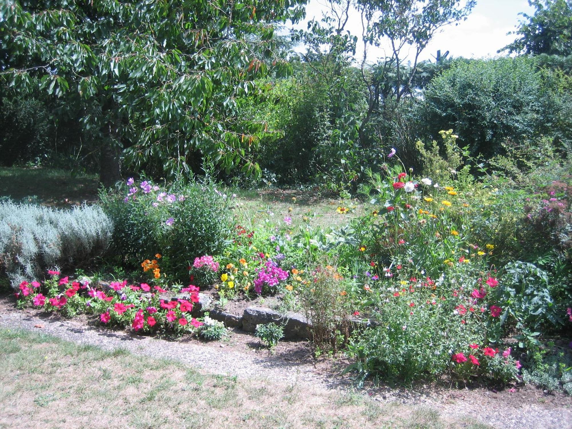 Les Pierres Blanches Bed and Breakfast Bonneuil-Matours Εξωτερικό φωτογραφία